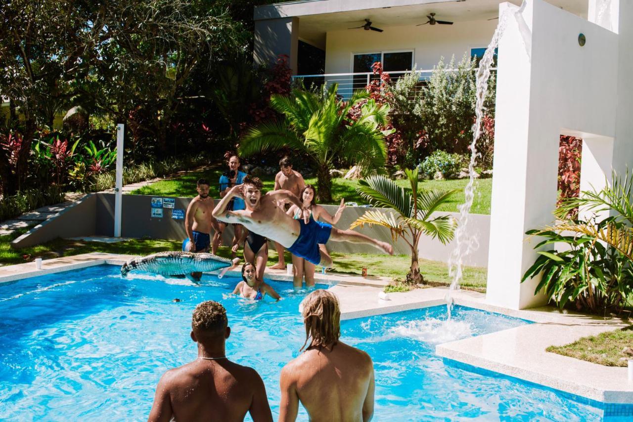 Aves Hotel Montezuma Buitenkant foto