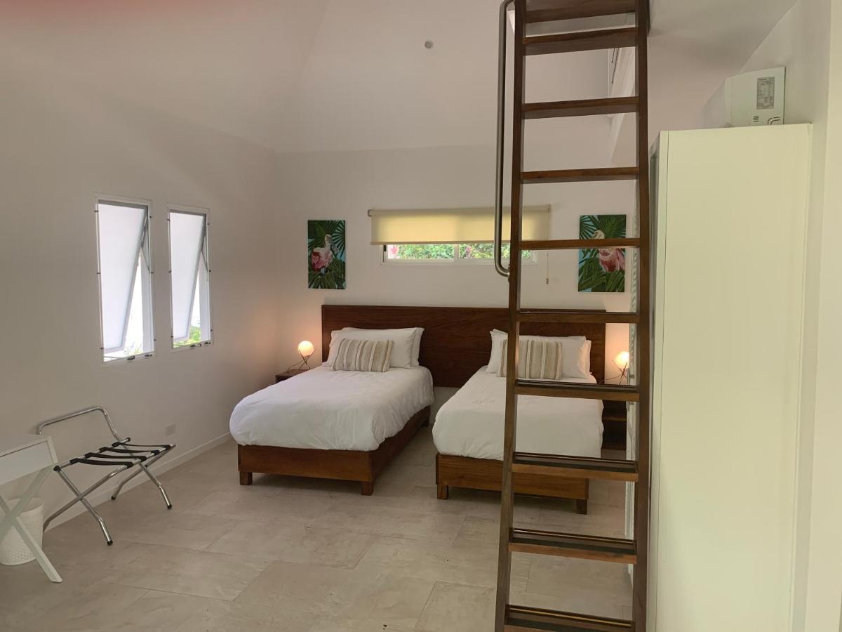 Aves Hotel Montezuma Buitenkant foto