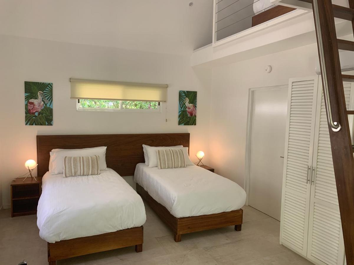 Aves Hotel Montezuma Buitenkant foto